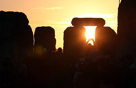 英格兰索尔兹伯里的史前巨石阵(Stonehenge),1986年被列为世界文化遗产。(Matt Cardy/Getty Images)