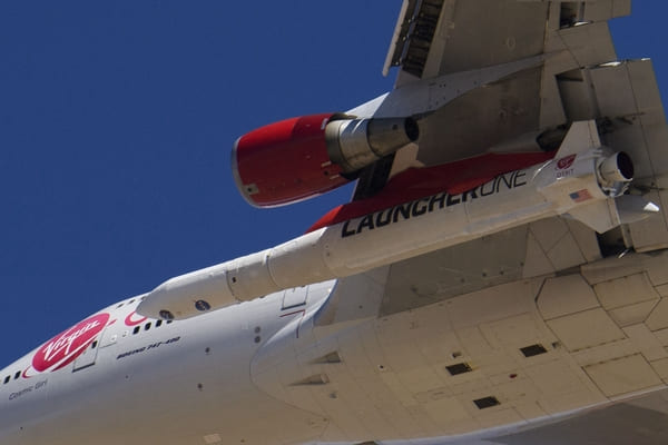 1月17日,维珍集团旗下的维珍轨道公司(Virgin Orbit)首次利用波音747飞机发射火箭,并成功将卫星送上轨道。(PATRICK T. FALLON/AFP via Getty Images)
